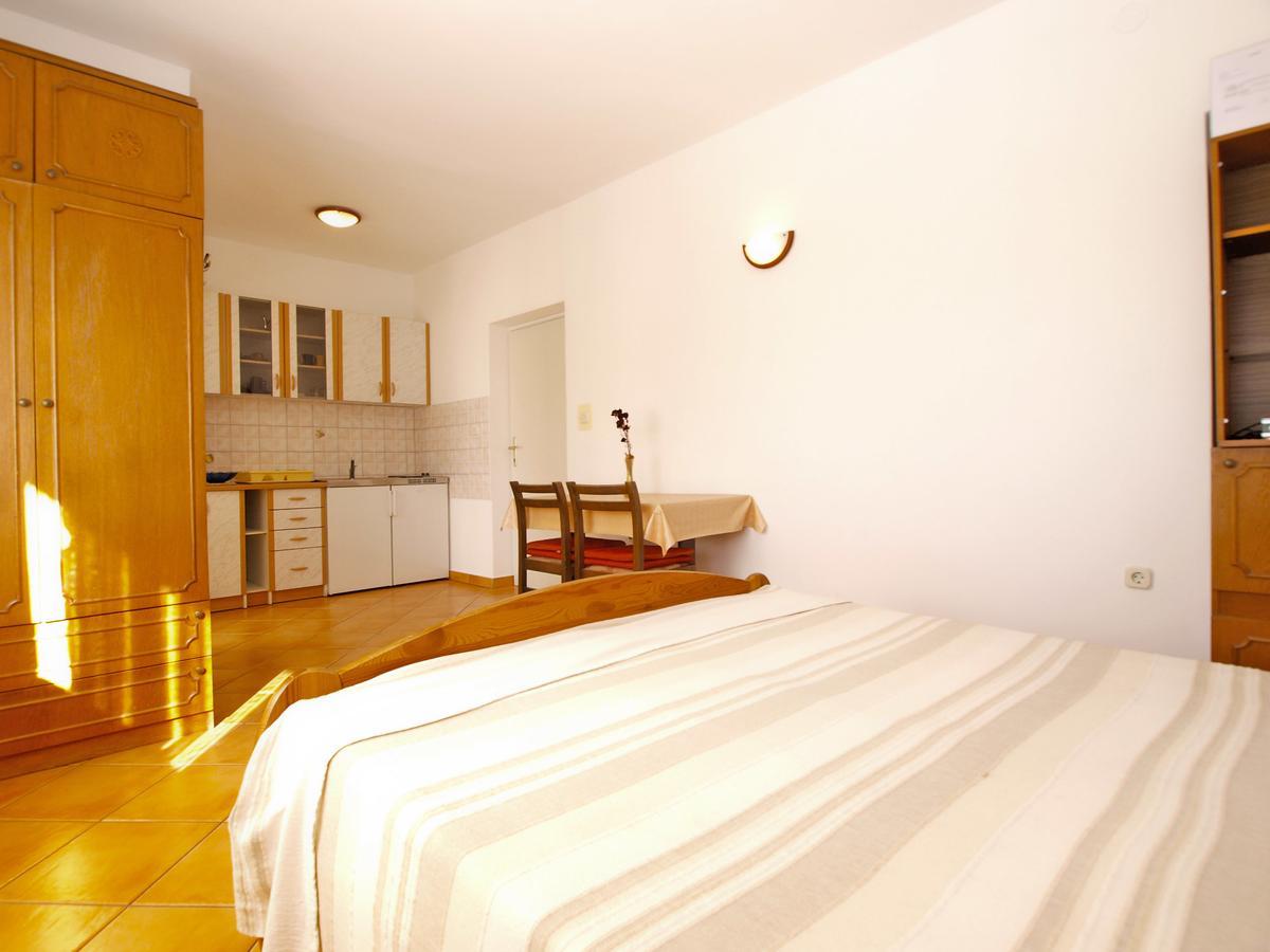 Apartments Mirela 1554 Pula Extérieur photo