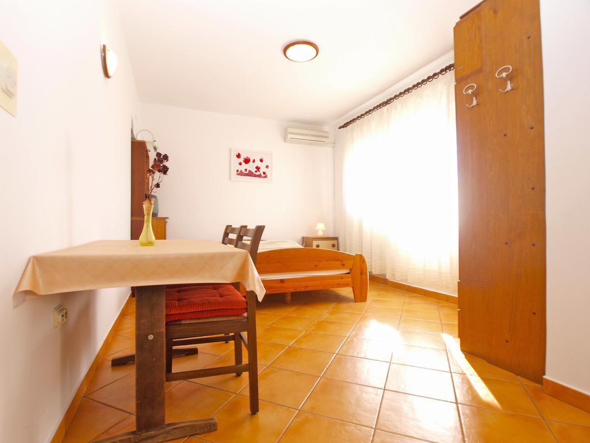 Apartments Mirela 1554 Pula Extérieur photo