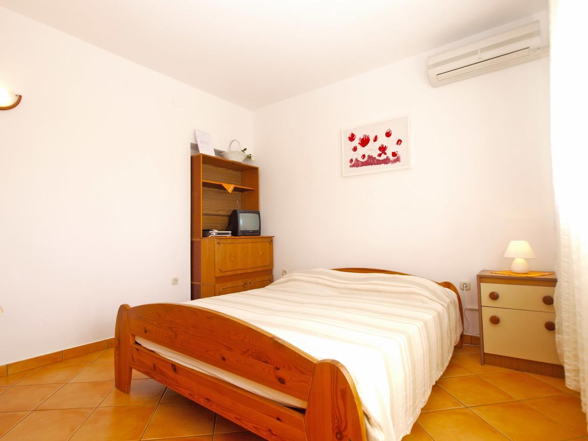 Apartments Mirela 1554 Pula Extérieur photo